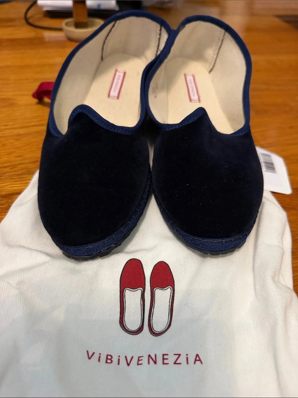 Vibi Venezia Kid’s Navy Velvet Loafers NWT